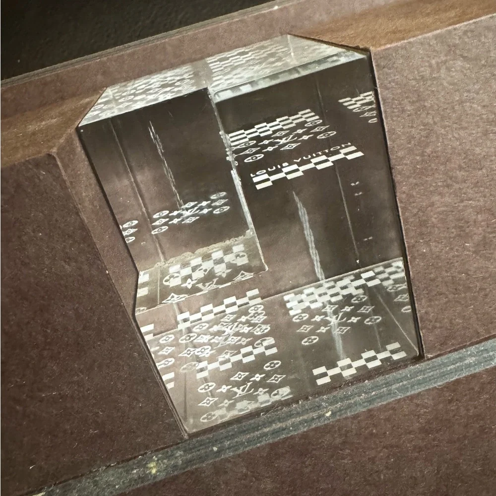 LOUIS VUITTON Damier 3D Optical Illusion Paperweight LV Box EXTREMELY RARE! - Picture 7 of 17